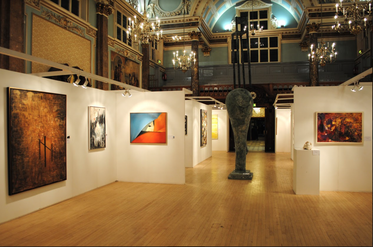 visit art exhibition
